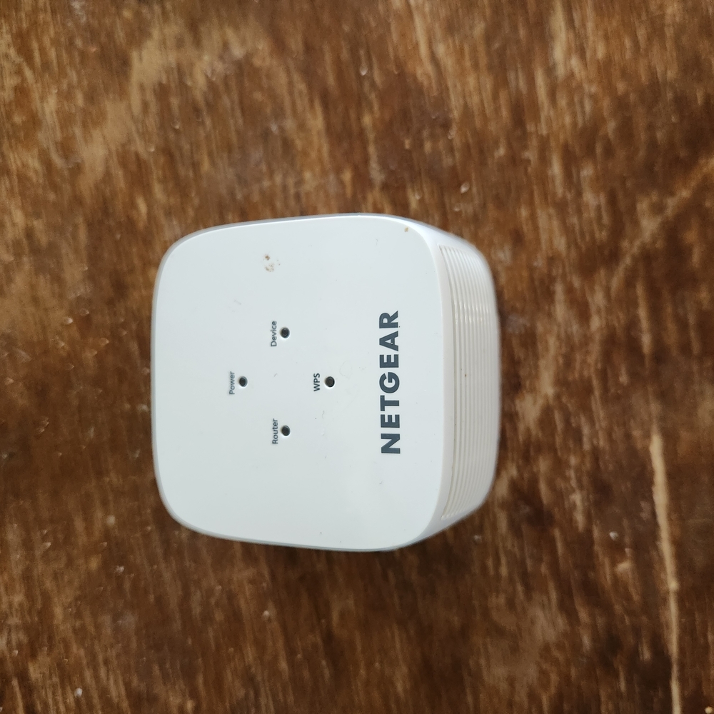 NETGEAR White WiFi Range Extender - Picture 2 of 2